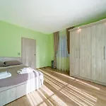 Апартаменты Sunny And Quiet 2bdr
