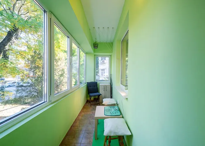 Sunny And Quiet 2bdr Lägenhet *