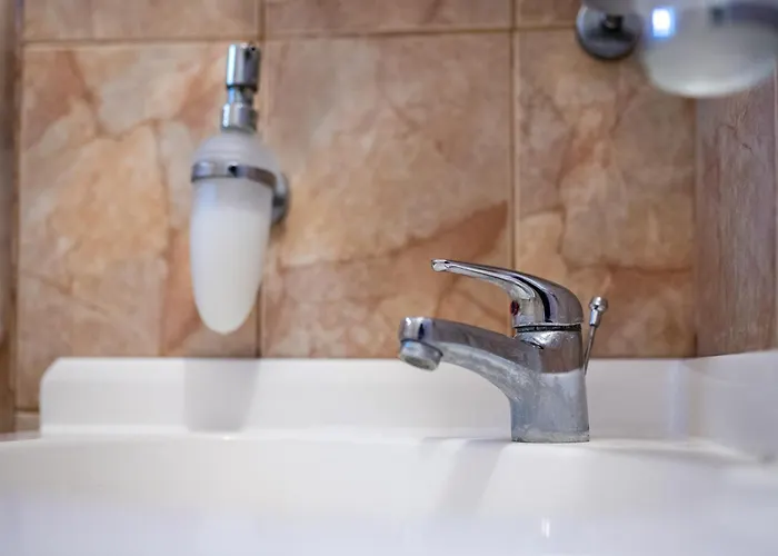 Sunny And Quiet 2bdr Lägenhet