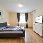 Sunny And Quiet 2bdr Apartament Warna