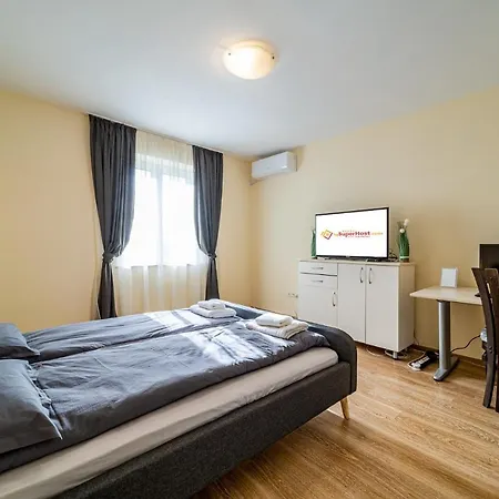 Sunny And Quiet 2bdr Apartment Varna