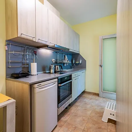 Sunny And Quiet 2bdr Appartement Varna