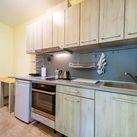 Sunny And Quiet 2bdr