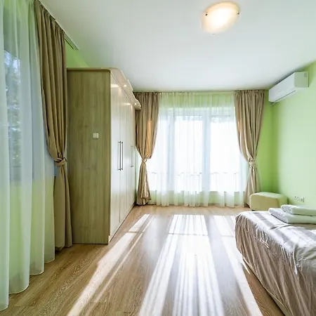 Sunny And Quiet 2bdr Appartement