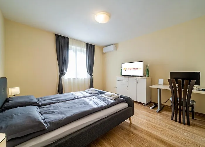 Sunny And Quiet 2bdr Apartament Varna