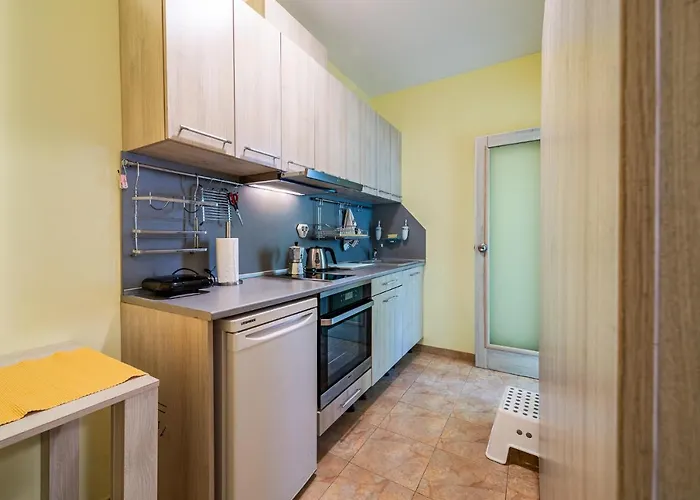 Sunny And Quiet 2bdr Апартаменты Варна